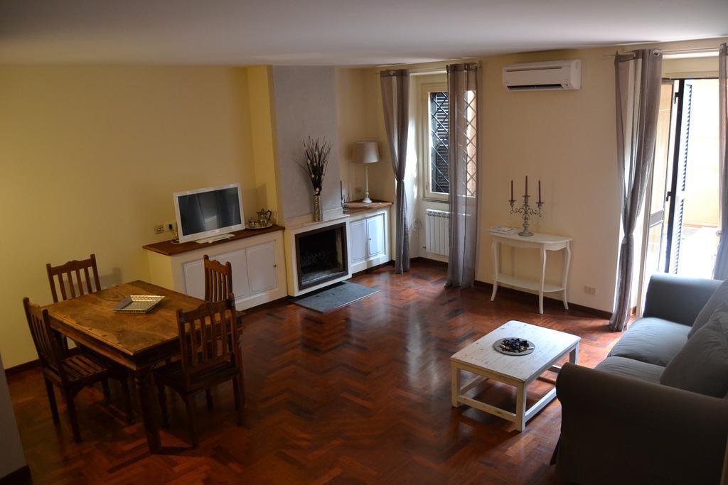 Palazzo Velli Suites Rome Bilik gambar